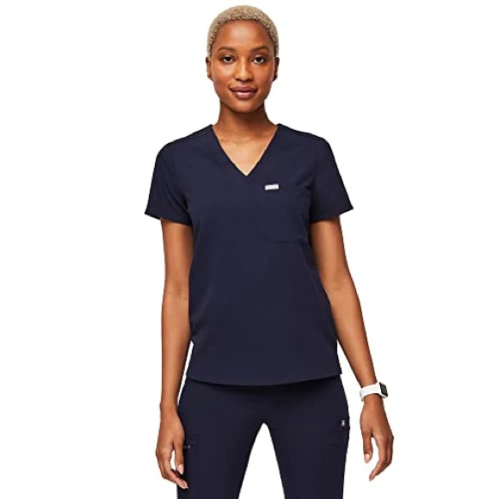 Figs Catarina navy scrub top in size small